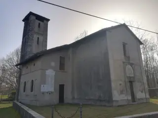 Facciata, fianco e campanile - Chiesa della Madonna della Neve o San Pietro a CureggioFrazione Marzalesco