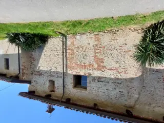 Fianco con probabile porta cimiteriale tamponata - Cappella o Santuario di Madonna Lunga o Vergine Assunta a Montanera