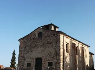 Facciata e fianco - Chiesa di San Gaudenzio al Cimitero a Boca