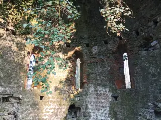 Resti interno abside - Ruderi Della Chiesa di San Sebastiano a Gattinara