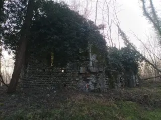 Resti esterno abside - Ruderi Della Chiesa di San Sebastiano a Gattinara