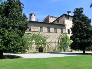 Vista del castello - Cappella del Castello a Manta