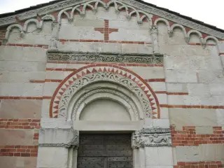 Facciata - Chiesa o Pieve dei Santi Nazario e Celso a Montechiaro d'Asti
