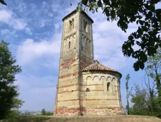 Abside e campanile - Resti Della Chiesa di Santi Vittore e Corona a Montemagno