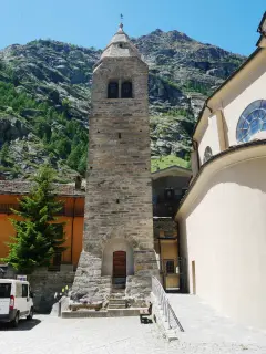 Vista e campanile - Parrocchiale di San Grato a Valgrisenche