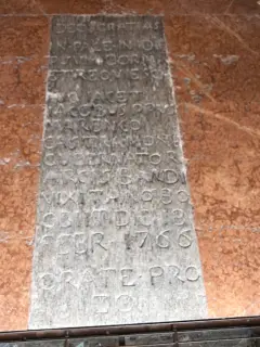 Iscrizione sul pavimento all'ingresso - Chiesa di San Pietro in Vincoli a Donnas