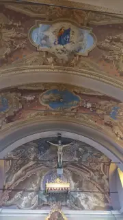 Crocefisso e volte - Parrocchiale dell' Assunzione di Maria a Bard