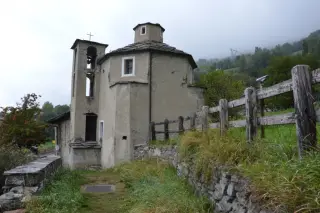 Abside e campanile - Cappella della Natività e Visitazione della Vergine a La SalleFrazione Cours o Ecours