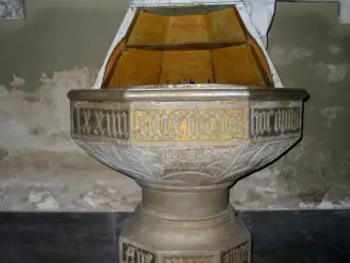 Battistero - LXXIIII auxiliu(a dms) hoc opus - Chiesa di Santa Maria Maddalena a Villafranca Piemonte