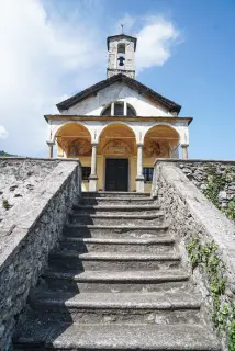 Facciata - Chiesa della Madonna dell'Assunta a Arola