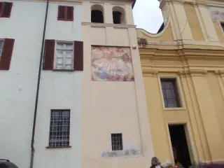 Orologio solare in facciata - Parrocchiale di Santa Maria Assunta a Bricherasio