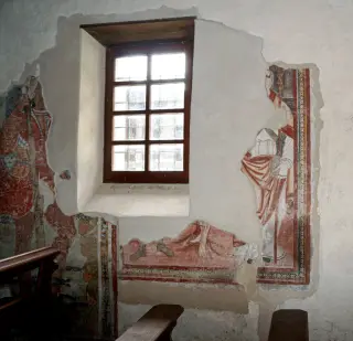 Affreschi danneggiati per apertura vano finestra - Oratorio di San Giovanni Battista a Alto SermenzaFrazione Rimasco - Ferrate