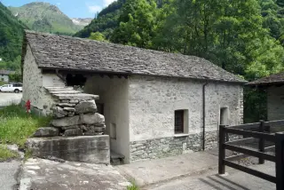 Fianco destro - Oratorio di San Giovanni Battista a Alto SermenzaFrazione Rimasco - Ferrate