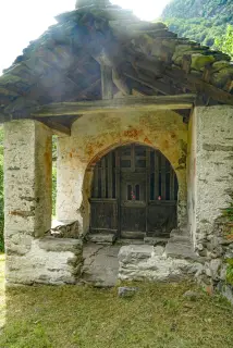 Facciata - Cappella di Sant'Antonio a Alto SermenzaFrazione Rimasco Borgo di Priami