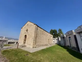 Facciata e fianco - Chiesa Cimiteriale di Sant'Antonino a Perletto