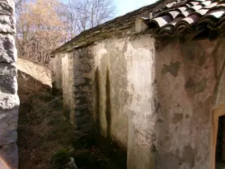 Fianco - Oratorio di Santa Maria di Pediclosso a Campiglia CervoFrazione Santa Maria di Pediclosso