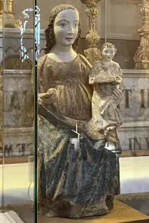 Statua Madonna col Bambino del XIV secolo conservata nella parrocchiale - Oratorio dei Battuti o Immacolata Concezione a Vesime