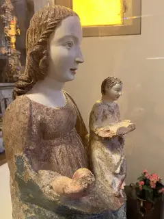 Statua Madonna col Bambino del XIV secolo conservata nella parrocchiale - Oratorio dei Battuti o Immacolata Concezione a Vesime