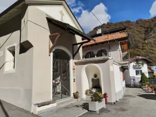 Facciata - Cappella di San Rocco a ValstronaFrazione Luzzogno