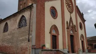Facciata e fianco - Parrocchiale di Santa Sabina a Pomaro Monferrato