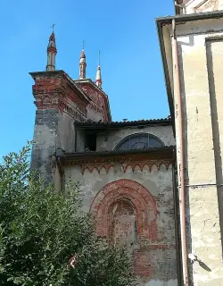 Finestra gotica tamponata - Parrocchiale di San Lorenzo a Andorno Micca