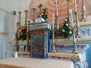 Altare - Chiesa di San Pietro di Navigliano a San Sebastiano Da PoFrazione Navigliano
