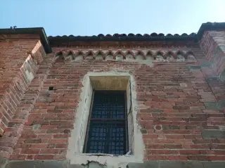 Fianco - Chiesa di San Pietro di Navigliano a San Sebastiano Da PoFrazione Navigliano