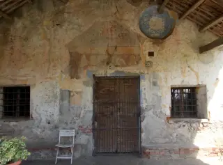 Affreschi in facciata - Cappella di San Giuliano a SaviglianoFrazione San Giuliano
