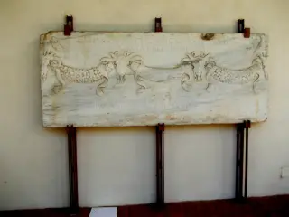 Lapide romana ex mensa d'altare - Chiesa Abbaziale di San Pietro dei Cassinesi a Savigliano