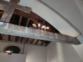 Trave con stemma dei Provana - Cappella di San Giuliano a Druento
