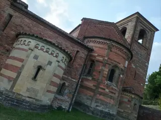 Abside - Canonica di Santa Maria di Vezzolano a AlbugnanoFrazione Vezzolano