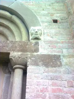 Particolare portale sinistro - Canonica di Santa Maria di Vezzolano a AlbugnanoFrazione Vezzolano