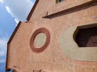 Portale e rosone tamponato - Chiesa del Carmine a Incisa ScapaccinoFrazione Villa