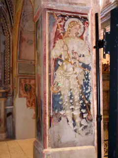 Pilastro fondo navata sinistra, San Michele arcangelo - Ex Parrocchiale di Santa Caterina a Villanova MondovìFrazione Villa