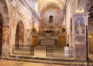 Fondo navata e presbiterio - Ex Parrocchiale di Santa Caterina a Villanova MondovìFrazione Villa