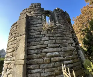 Resti lato esterno - Resti Dell'abside Della Chiesa di San Pietro a Visone