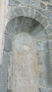 Monofora tamponata - Chiesa di San Gottardo a CannobioFrazione Carmine Superiore