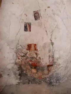 Chiesa antica, abside minore Nord, lacerti di affreschi - Santuario della Consolata a Saluzzo