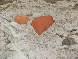 Laterizi antichi nel muro nord - Chiesa o Monastero dei Santi Pietro e Colombano a Pagno