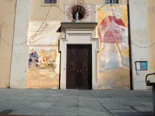 Facciata - Parrocchiale dell' Assunta a Brondello