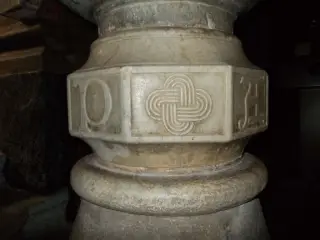 Fonte battesimale: nodo di Salomone - Parrocchiale di Sant'Andrea a Brossasco