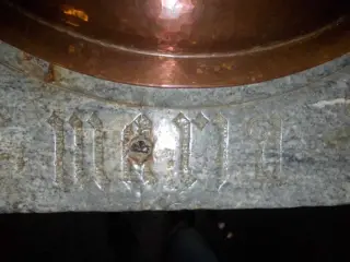 Fonte battesimale parte superiore: Maria - Parrocchiale di Sant'Andrea a Brossasco