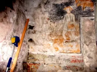 Affreschi cella alla  base del campanile, parete sud lato est - Parrocchiale di Sant'Andrea a Brossasco