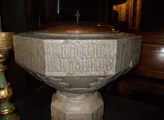 Fonte battesimale:unig Domini Natum(h) - Parrocchiale di Sant'Andrea a Brossasco