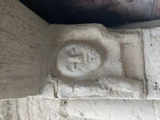 Portale Figura antropomorfa - Cappella o Chiesa di Sant'Eusebio a Casteldelfino