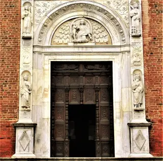 Portale - Collegiata dell' Assunta a Revello