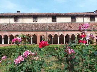 Chiostro - Abbazia di Santa Maria a RevelloFrazione Staffarda