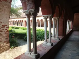 Chiostro - Abbazia di Santa Maria a RevelloFrazione Staffarda