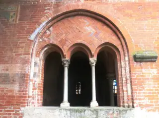 Finestra - Abbazia di Santa Maria a RevelloFrazione Staffarda