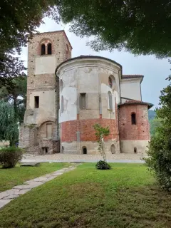 Abside e campanile - Abbazia di Santa Maria a Cavour